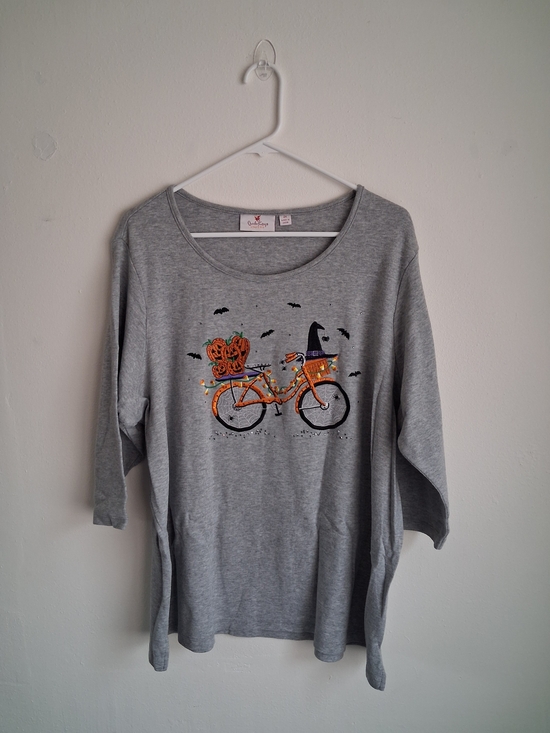 Quacker Factory Tops - Quacker Factory Grey Rhinestones Halloween Pumpkin Bike Tee Top